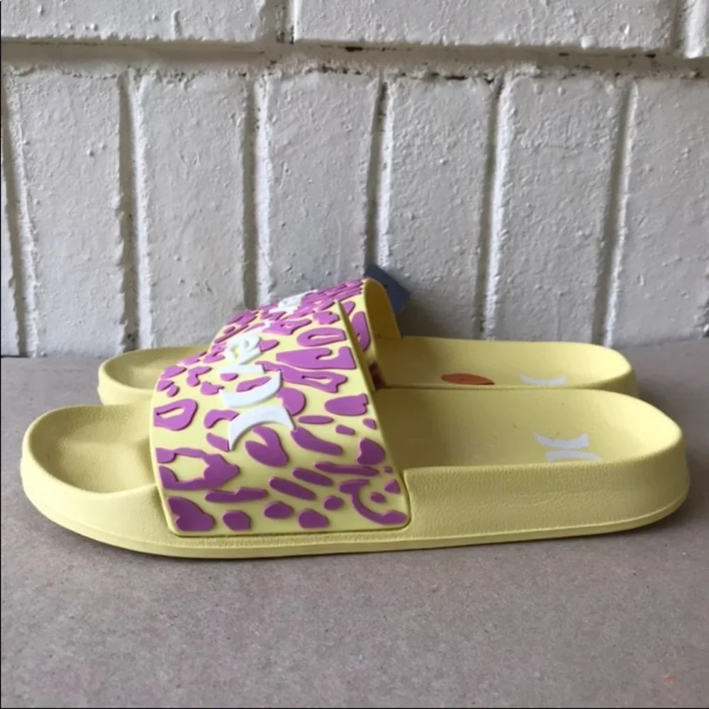 Hurley Size 7 Women’s Yellow Purple Animal Print Slides New With Tag